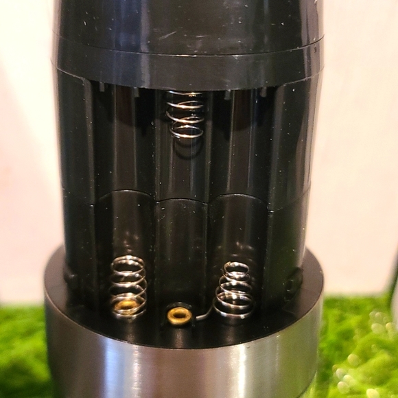 SALT PEPPER MILL Battery Operated Adjustable Grinder Corseness NWT Blue LED - Picture 9 of 11